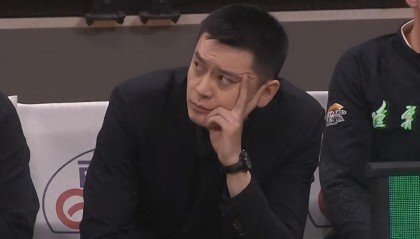 乐鱼app官方手机版最新下载安装-唉！裁掉10分外援，签7分水货，净做傻事，41岁少帅连败欲哭无泪